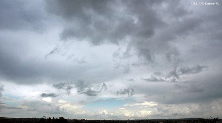 Photo de Cumulonimbus Calvus 2b le 06 juin 2005 en Anjou