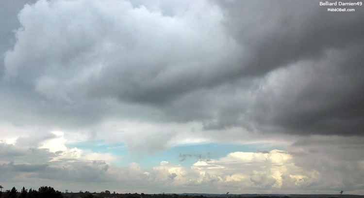 Photo de Cumulonimbus Calvus 2a le 06 juin 2005 en Anjou