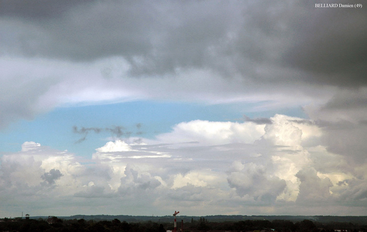 Photo de Cumulonimbus Calvus 2f le 06 juin 2005 en Anjou