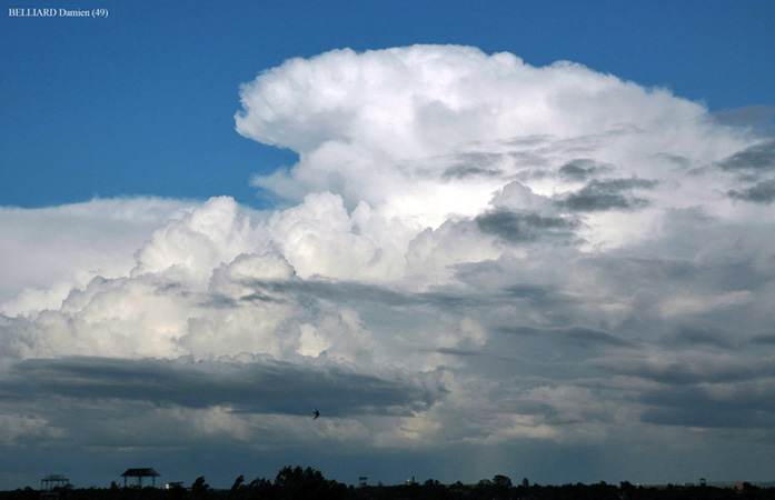 Photo de Cumulonimbus Capillatus Incus 5e le 06 juin 2005 en Anjou