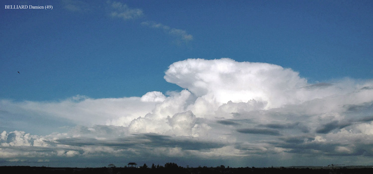 Photo de Cumulonimbus Capillatus Incus 5f le 06 juin 2005 en Anjou