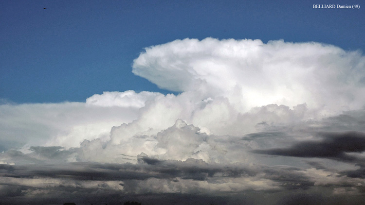 Photo de Cumulonimbus Capillatus Incus 5g le 06 juin 2005 en Anjou