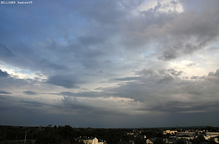 29 juillet 2005 - 21h02 - Stratocumulus Castellanus