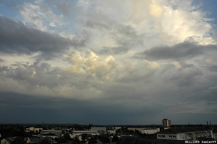 29 juillet 2005 - 21h07 - Stratocumulus Castellanus