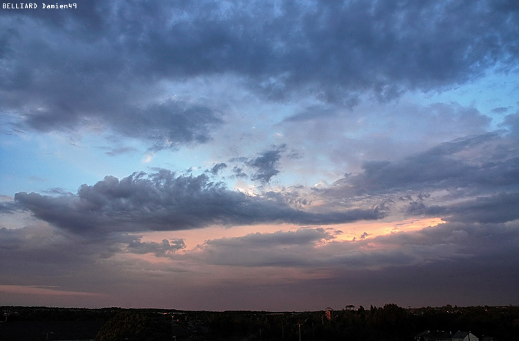 29 juillet 2005 - 21h29 - Stratocumulus Castellanus