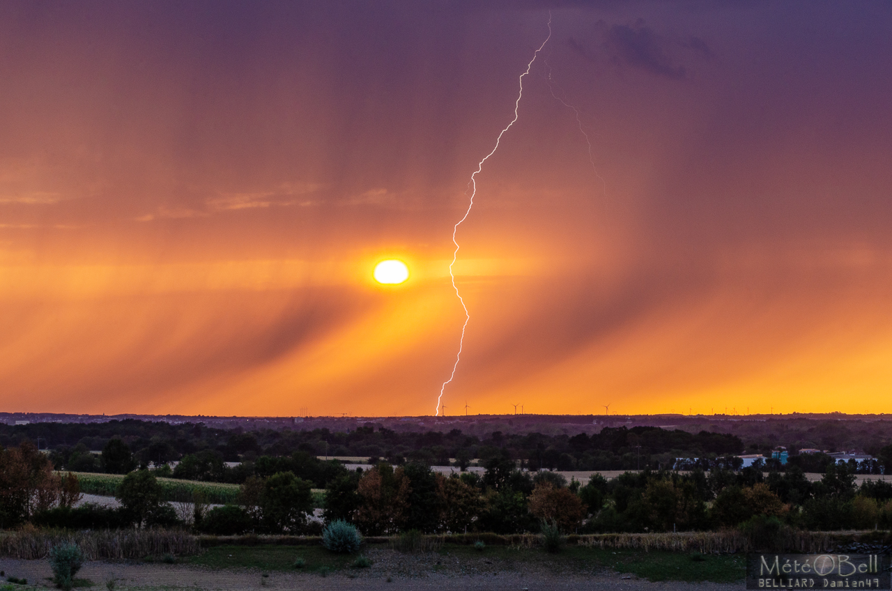 Foudre et Coucher de Soleil