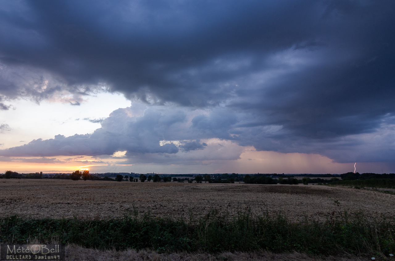 Orage et Coucher de Soleil